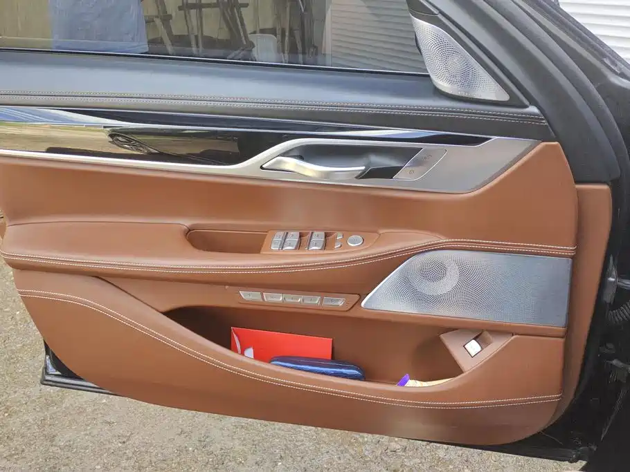 BMW 7 Series — миниатюра 7