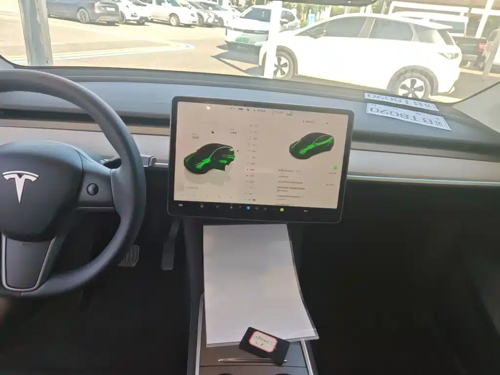 Tesla Model Y — миниатюра 13