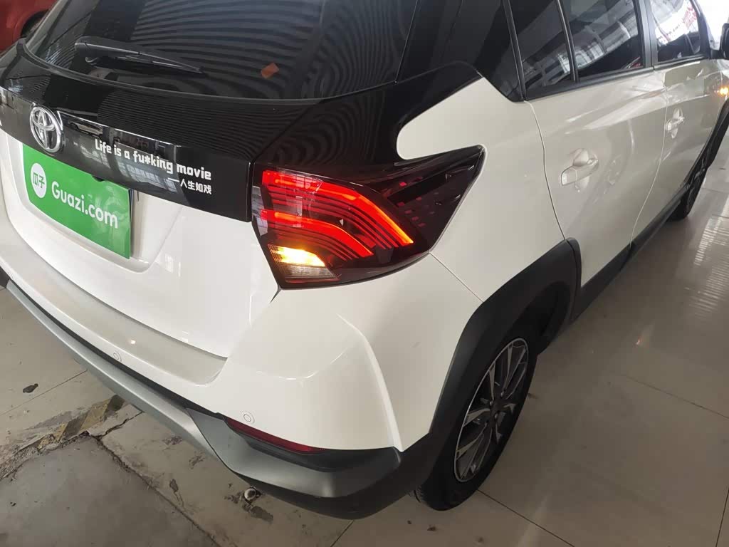 Toyota YARiS L Zhi Xuan 1.5 л 2022 г. Белый, пробег 35700 км