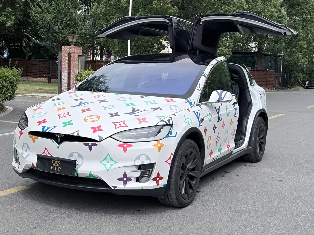 Tesla Model X — миниатюра 9