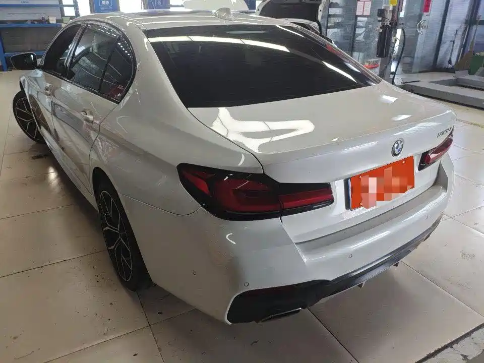 BMW 5 Series — миниатюра 6