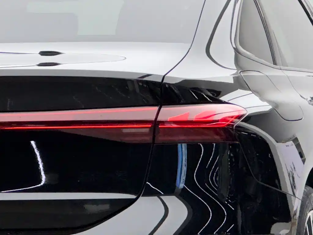 Audi A6L e-tron — миниатюра 6