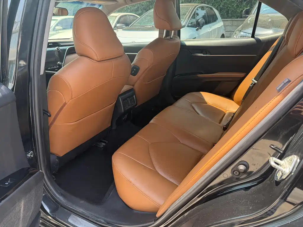 Toyota Camry — миниатюра 8