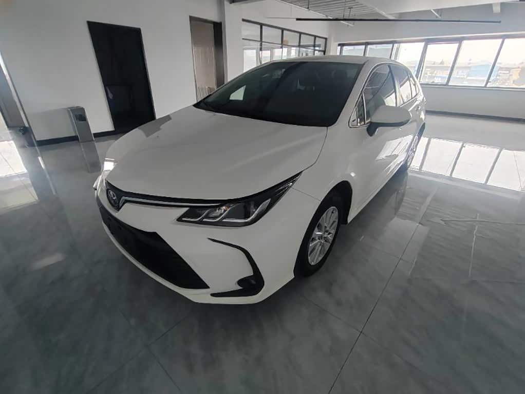 Toyota Corolla 1.2 л 2023 г. Белый, пробег 20000 км