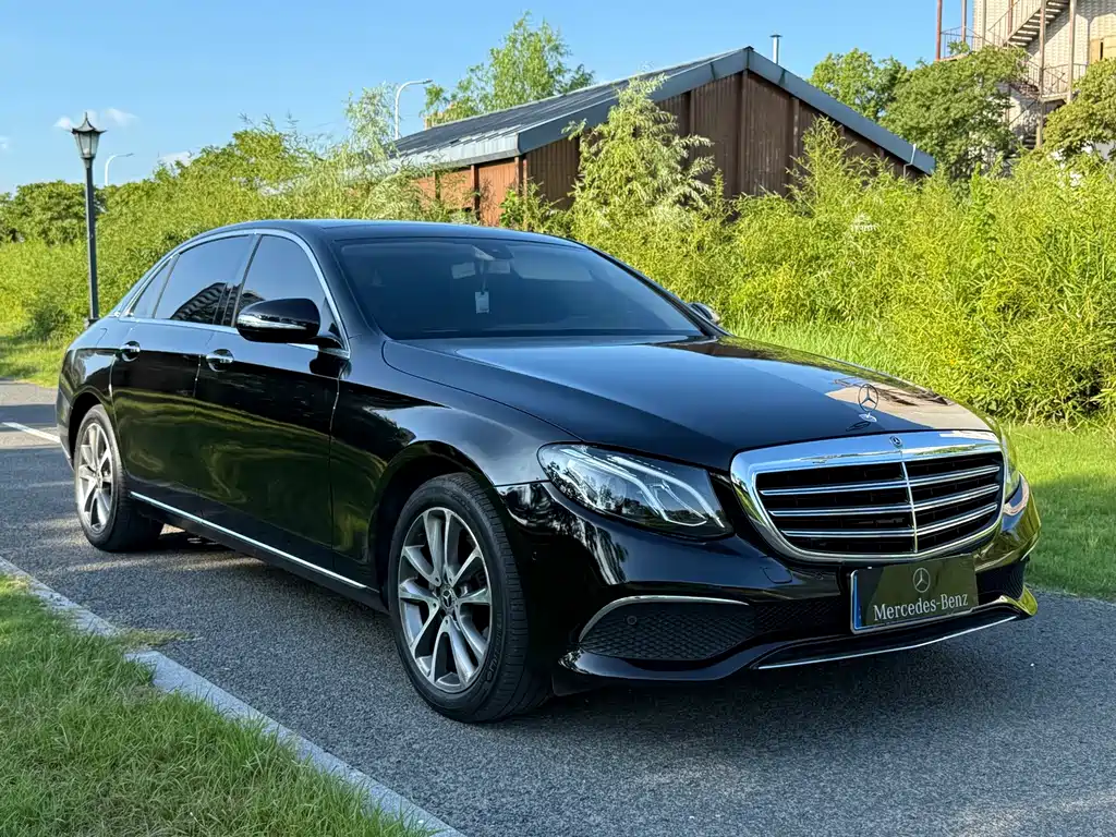 Mercedes-Benz E-Class — миниатюра 3
