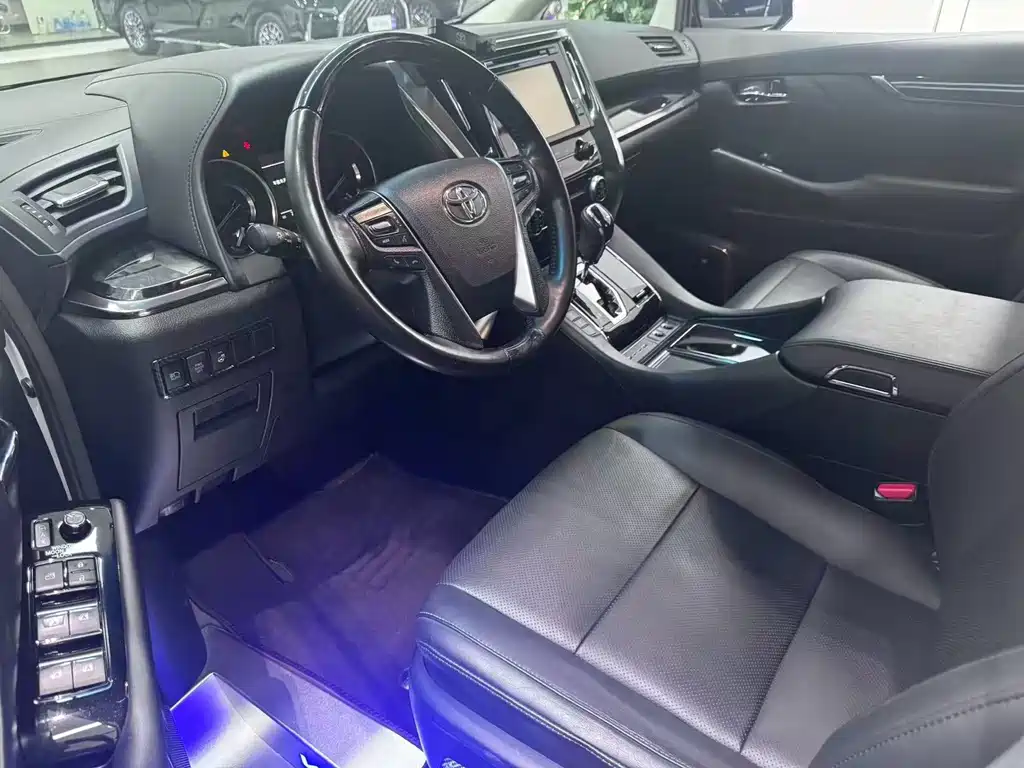 Toyota Vellfire — миниатюра 3