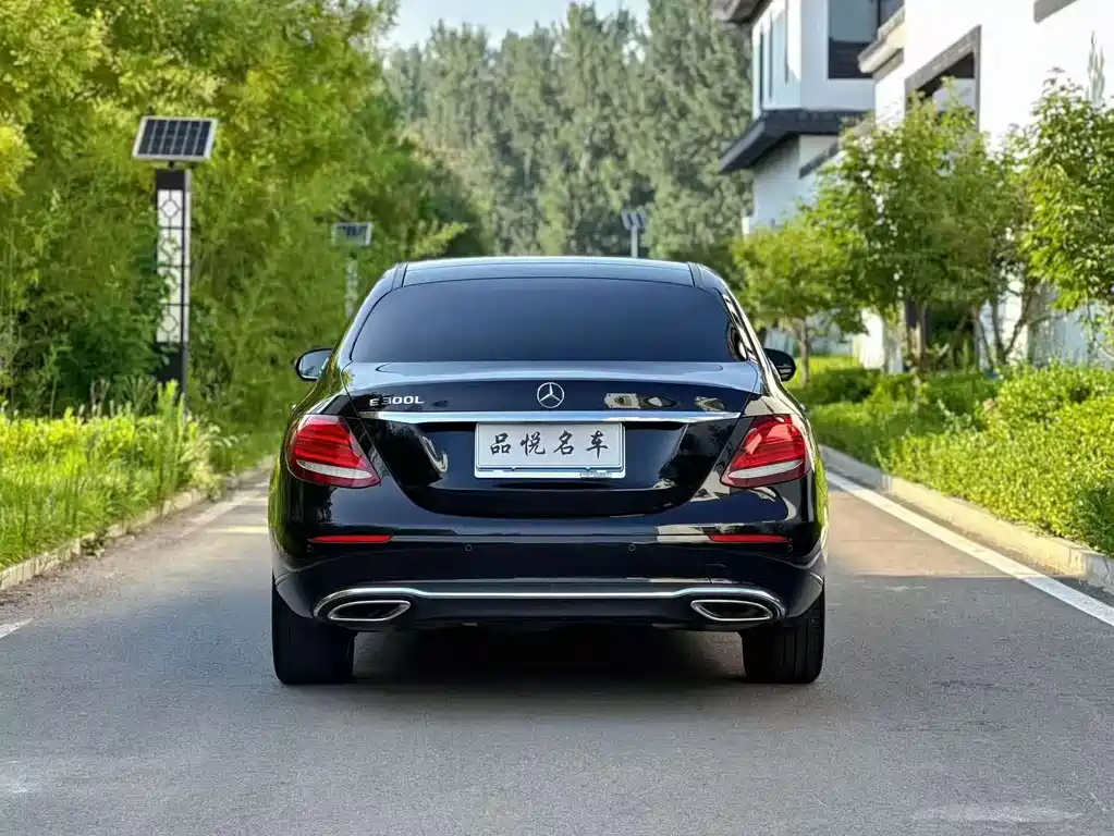 Mercedes-Benz E-Class — миниатюра 8