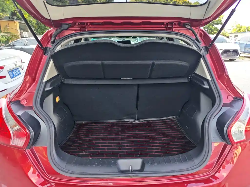 Nissan Tiida — миниатюра 19