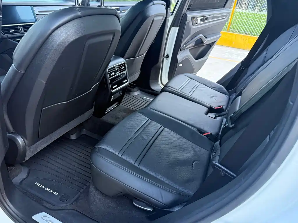 Porsche Cayenne Hybrid — миниатюра 10