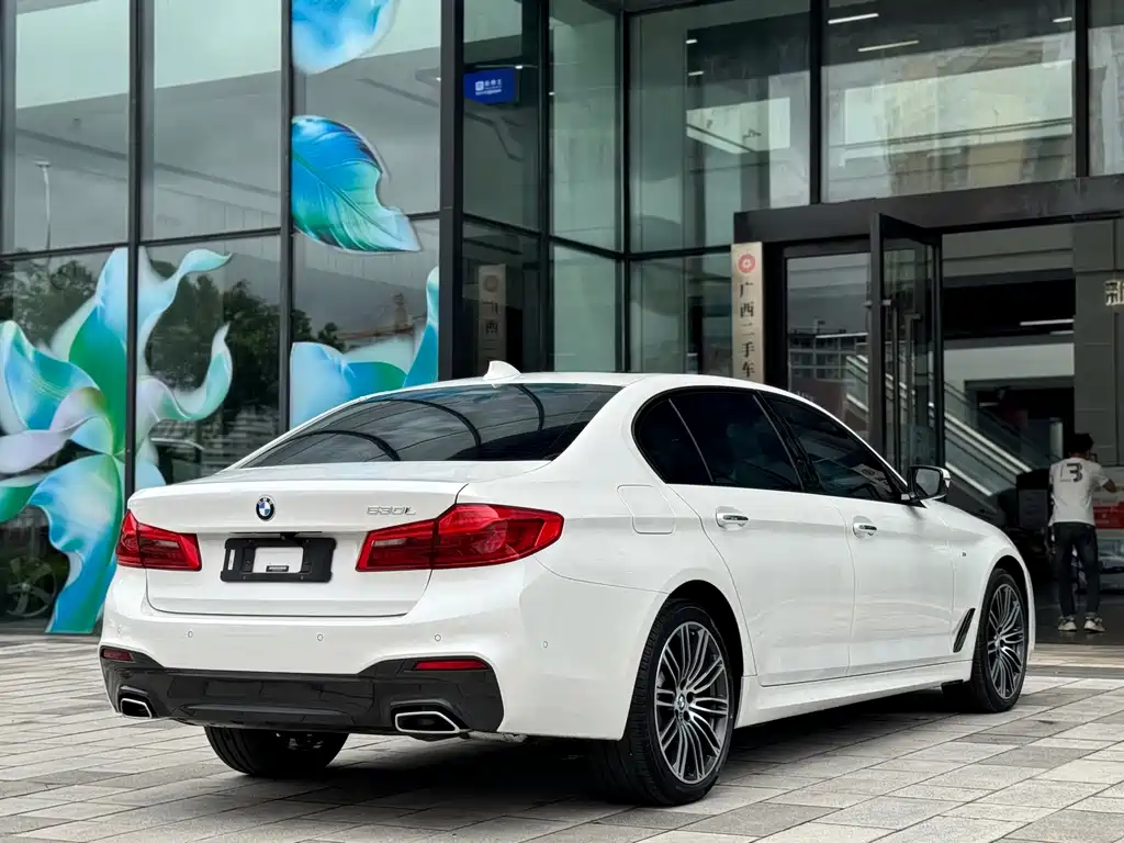BMW 5 Series — миниатюра 14