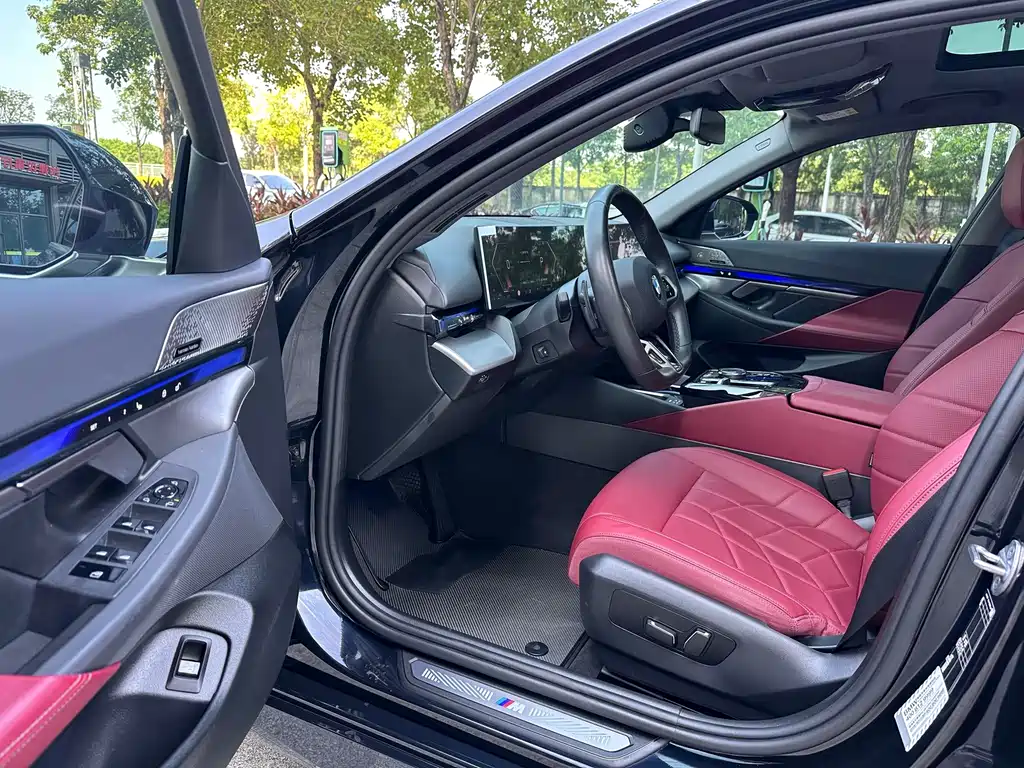 BMW 5 Series — миниатюра 4