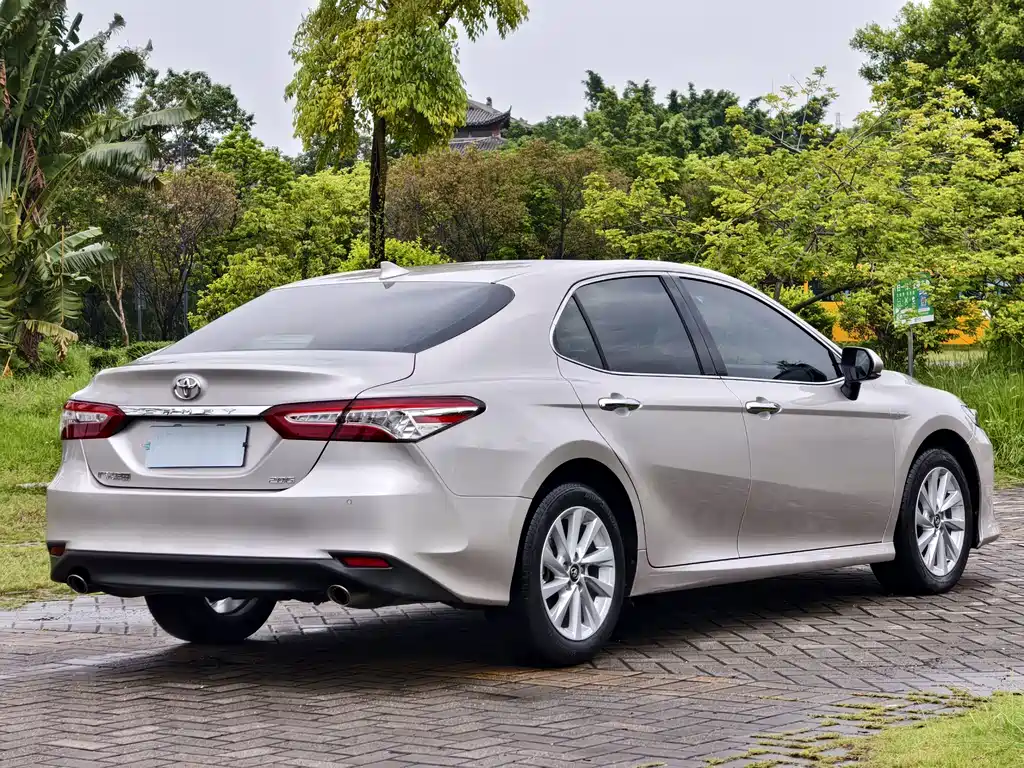 Toyota Camry — миниатюра 10