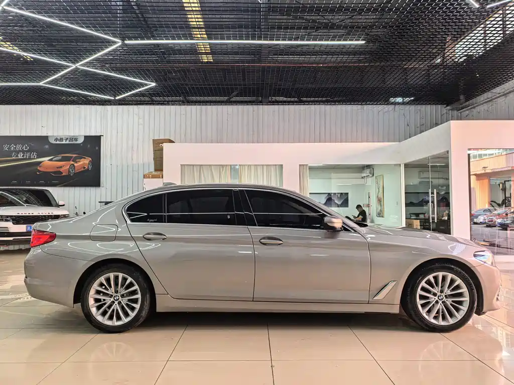 BMW 5 Series — миниатюра 5
