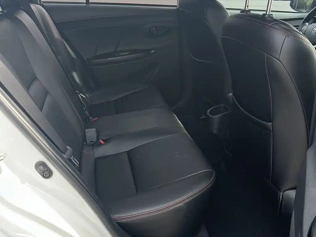 Toyota Yaris L — миниатюра 10