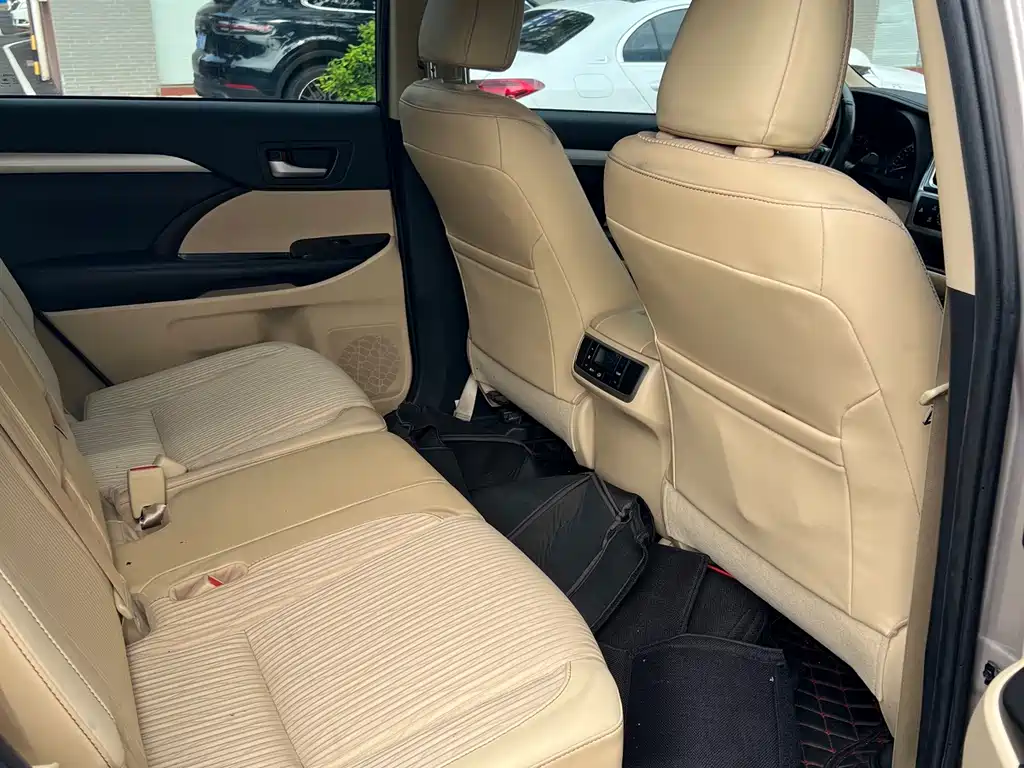 Toyota Highlander — миниатюра 7