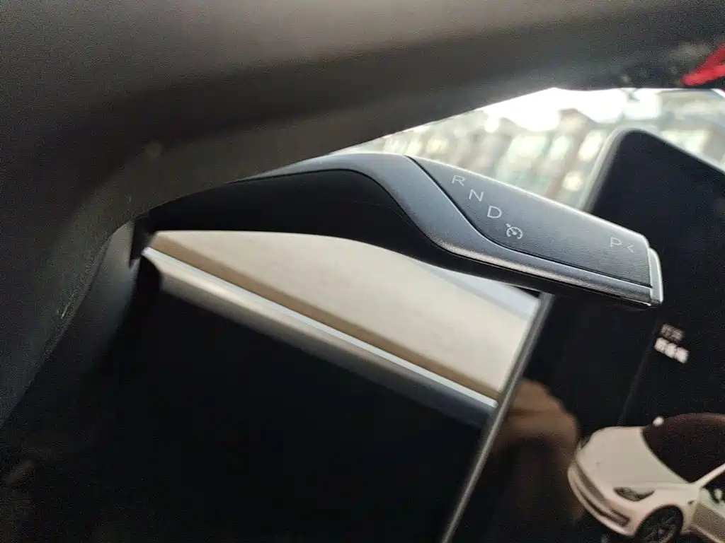 Tesla Model 3 — миниатюра 14