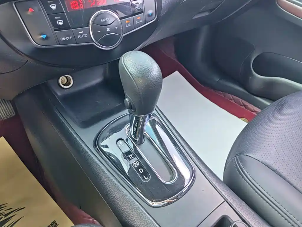 Nissan Tiida — миниатюра 14