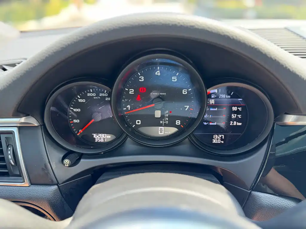 Porsche Macan — миниатюра 8