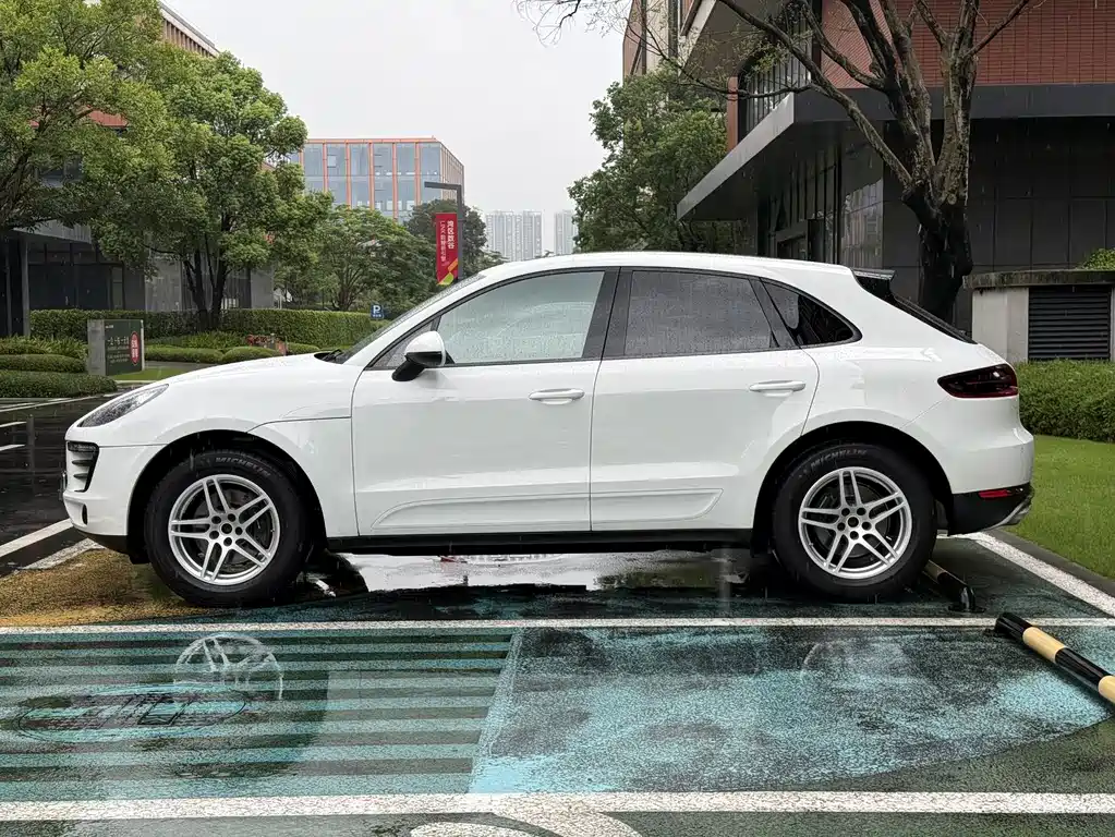 Porsche Macan — миниатюра 8