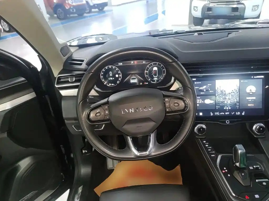 Lynk & Co 01 — миниатюра 11