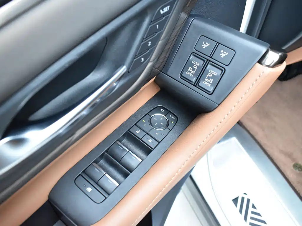 Toyota Vellfire — миниатюра 13