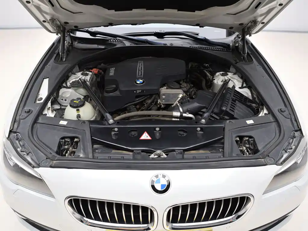 BMW 5 Series — миниатюра 9