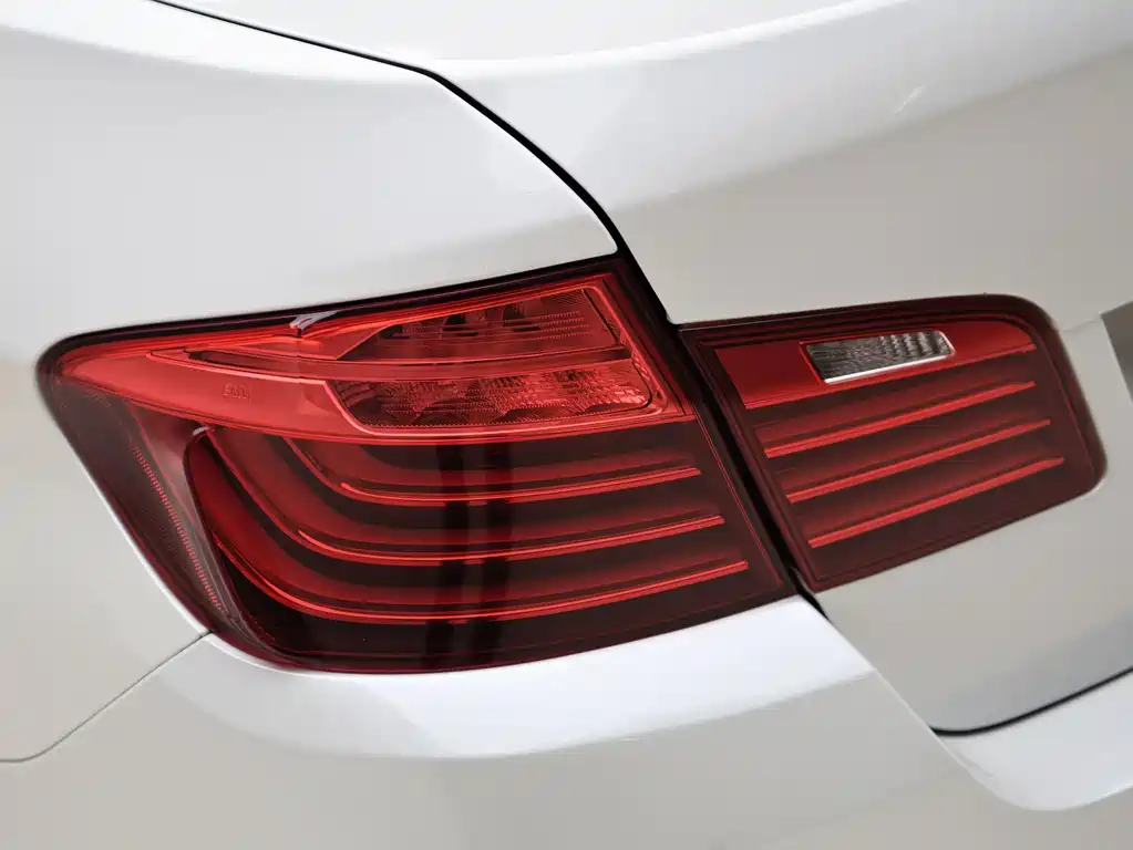 BMW 5 Series — миниатюра 21