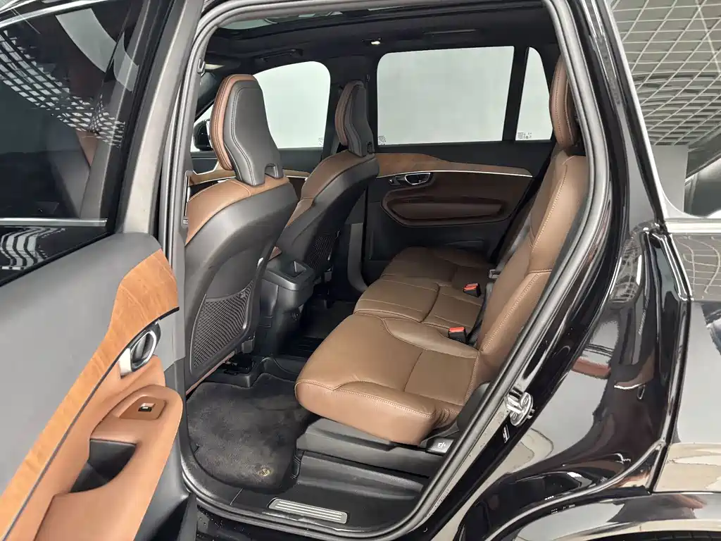 Volvo XC90 — миниатюра 21