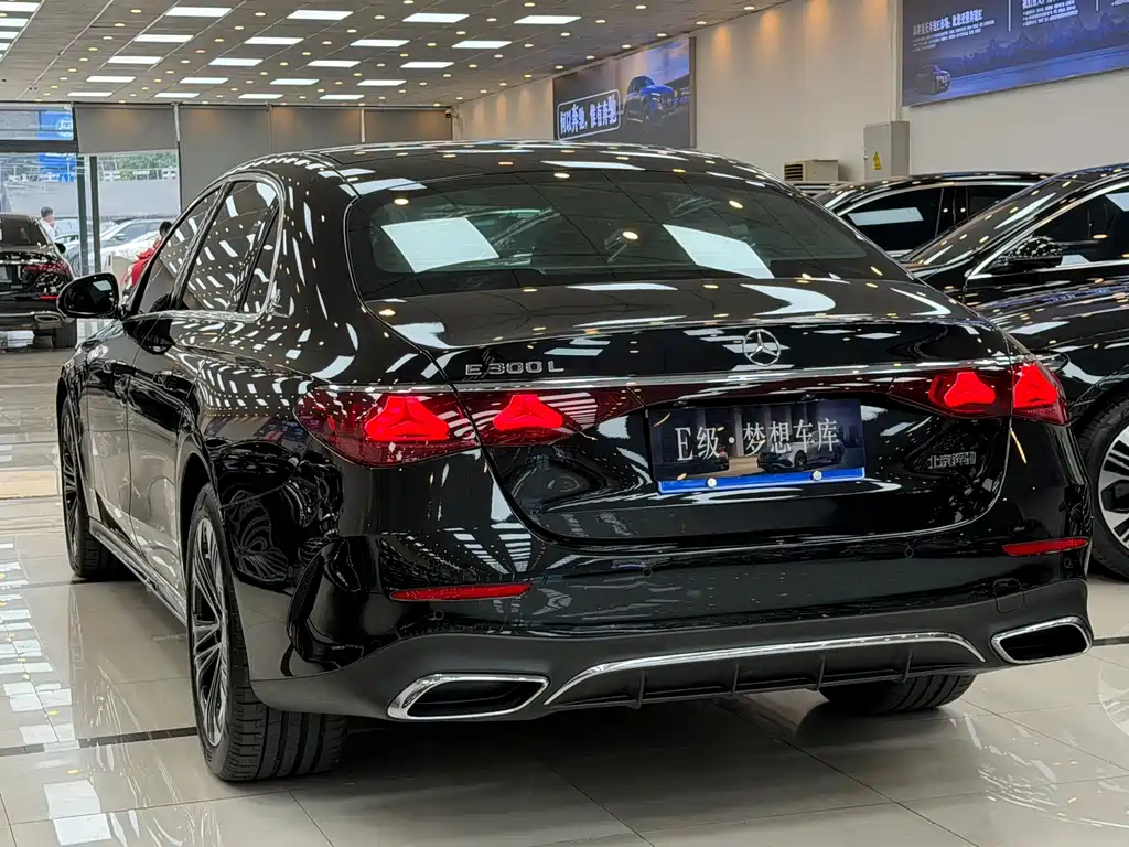 Mercedes-Benz E-Class — миниатюра 17