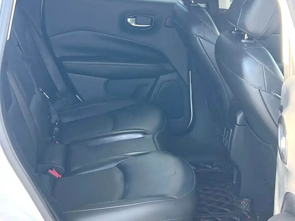 Jeep Compass — миниатюра 7