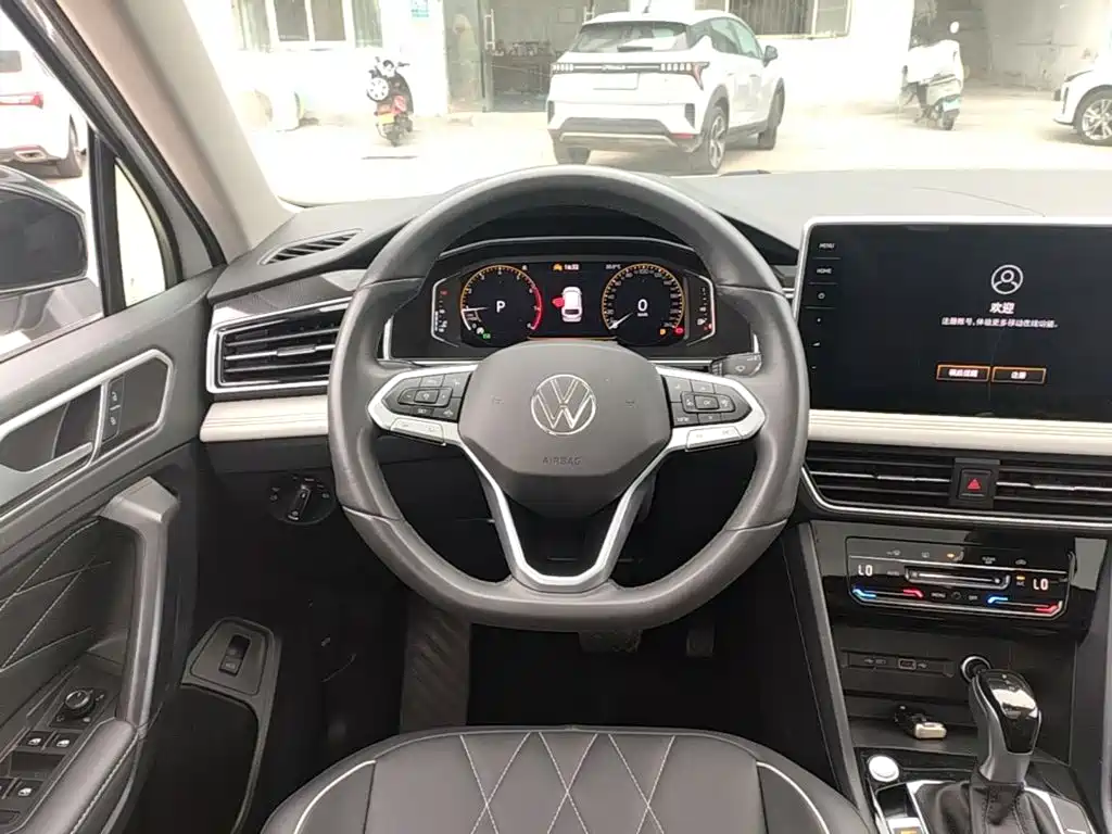 Volkswagen Tiguan L — миниатюра 11