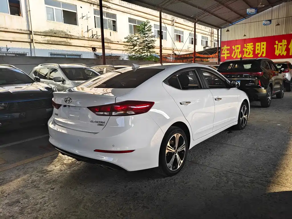 Hyundai Elantra — миниатюра 9