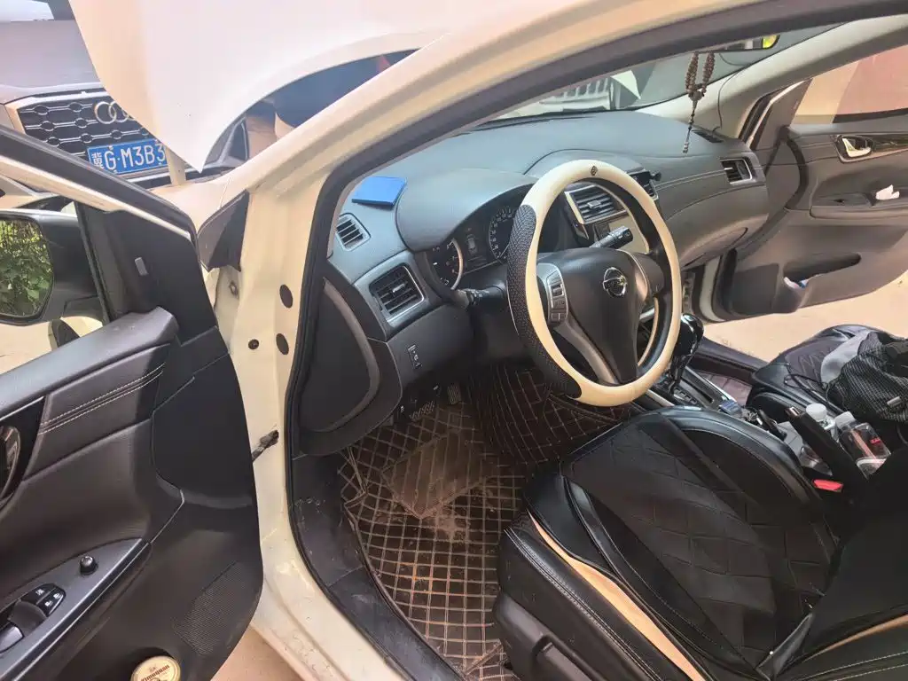 Nissan Tiida — миниатюра 14