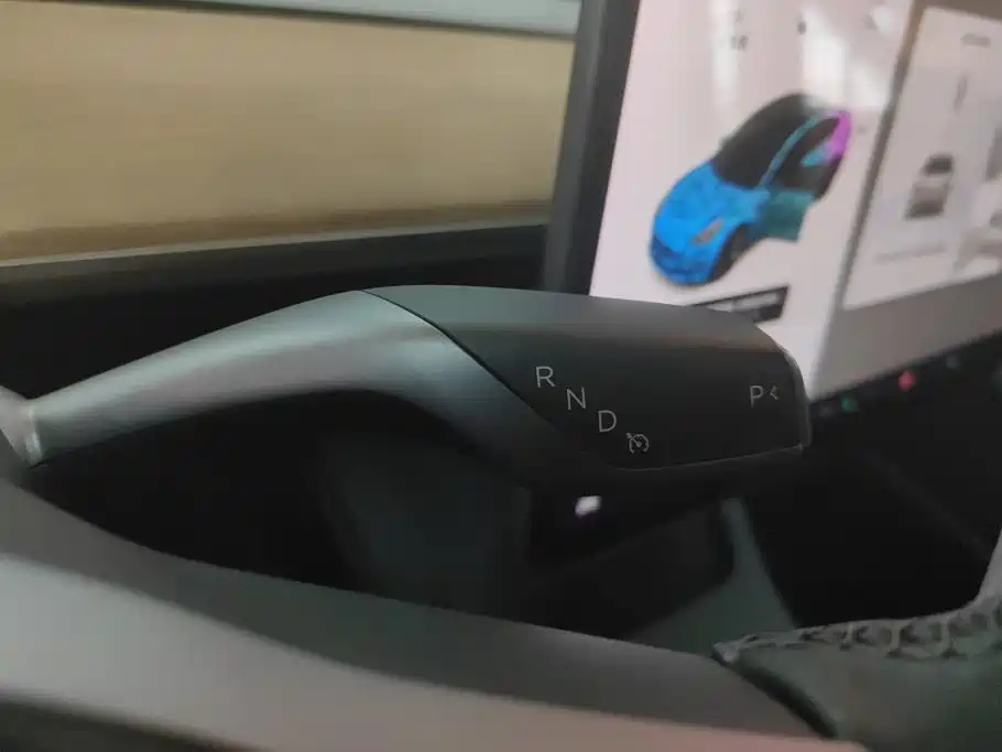 Tesla Model 3 — миниатюра 16