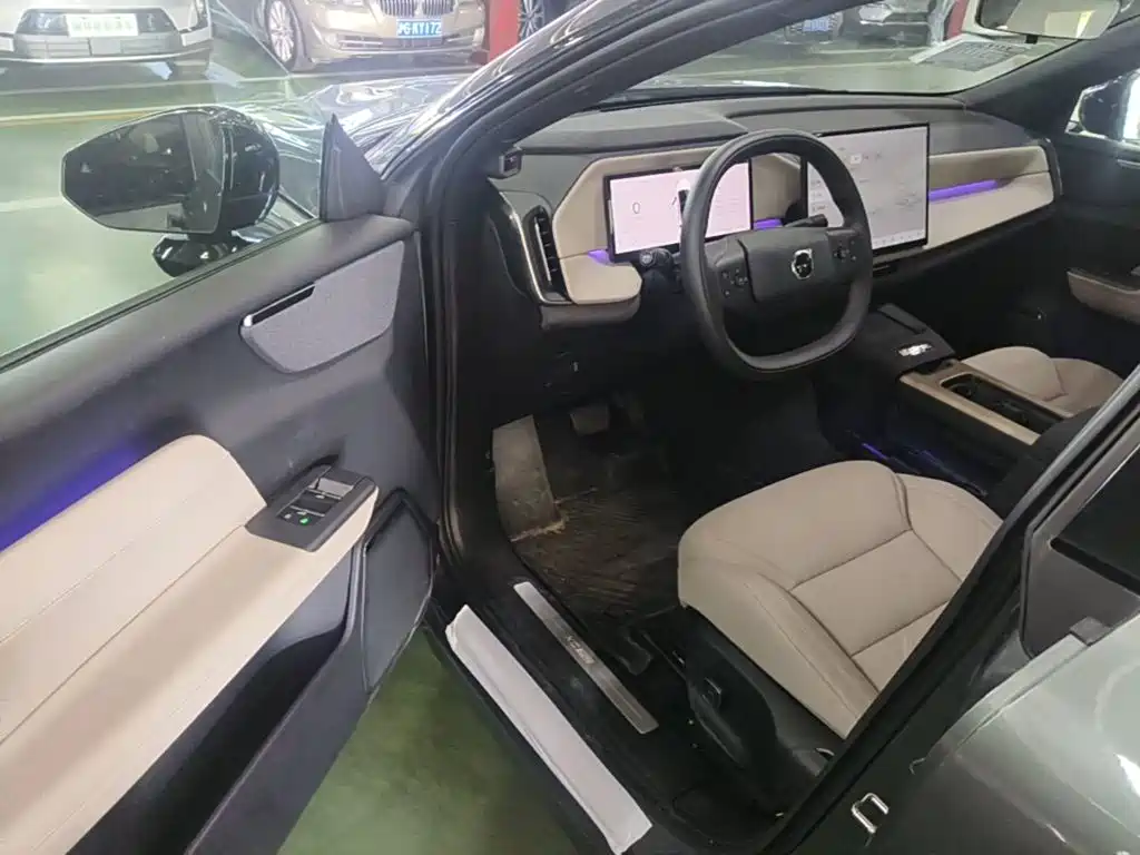 Volvo XC70 PHEV — миниатюра 16