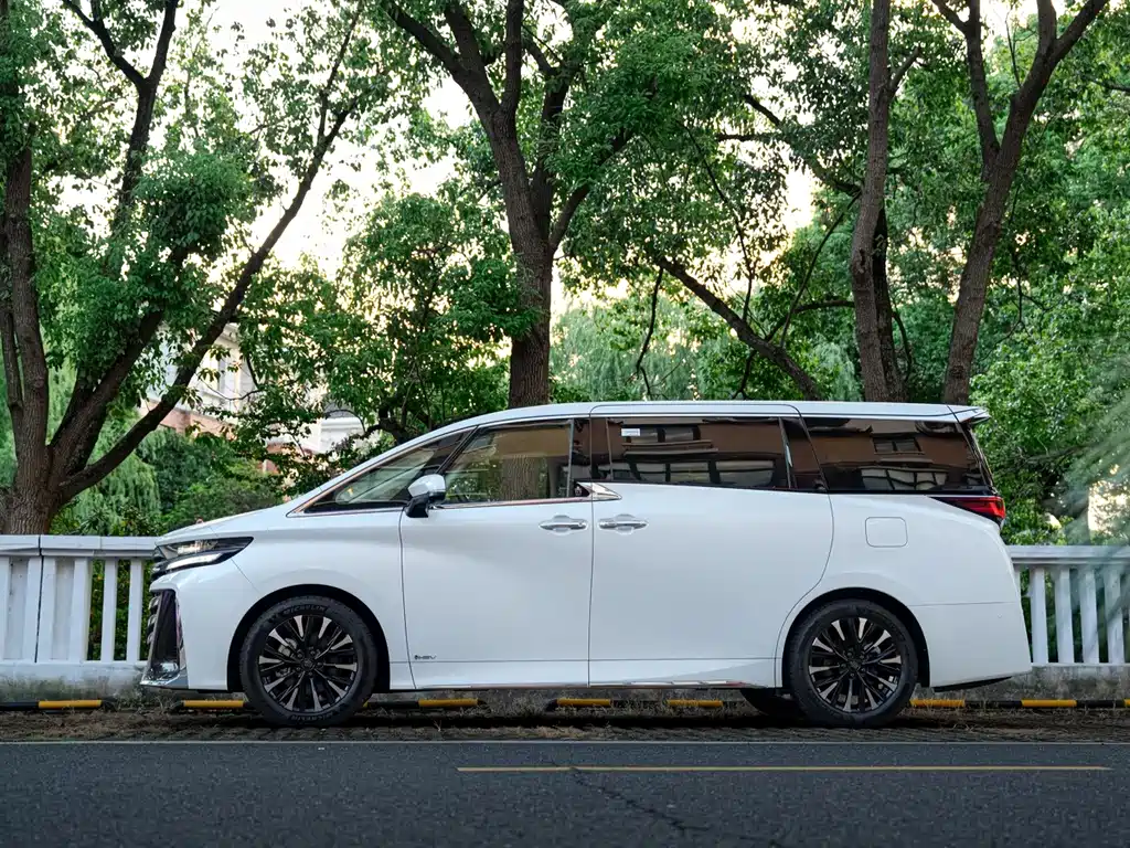 Toyota Vellfire — миниатюра 9