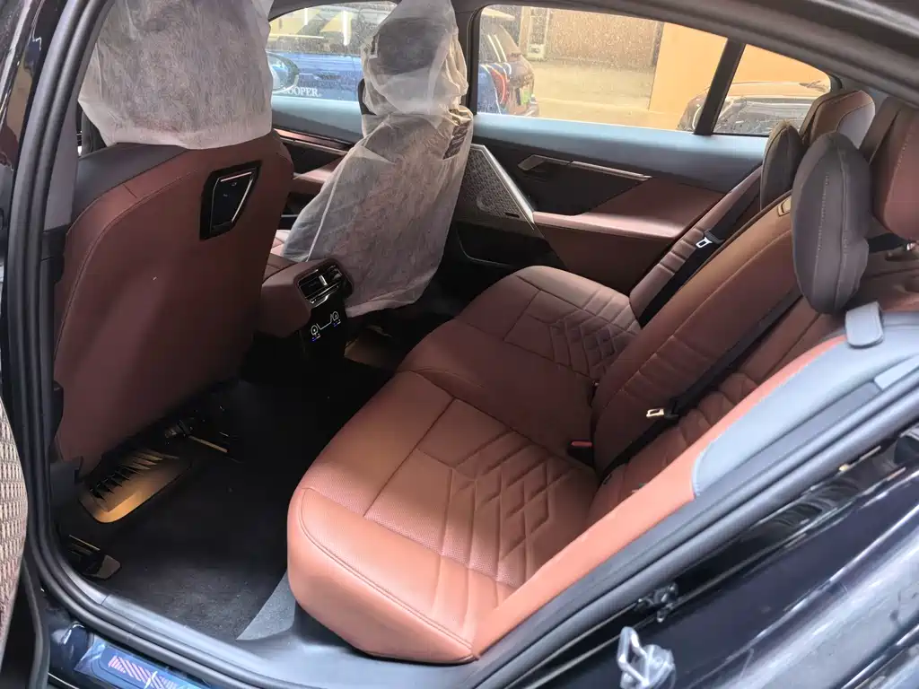 BMW 5 Series — миниатюра 5