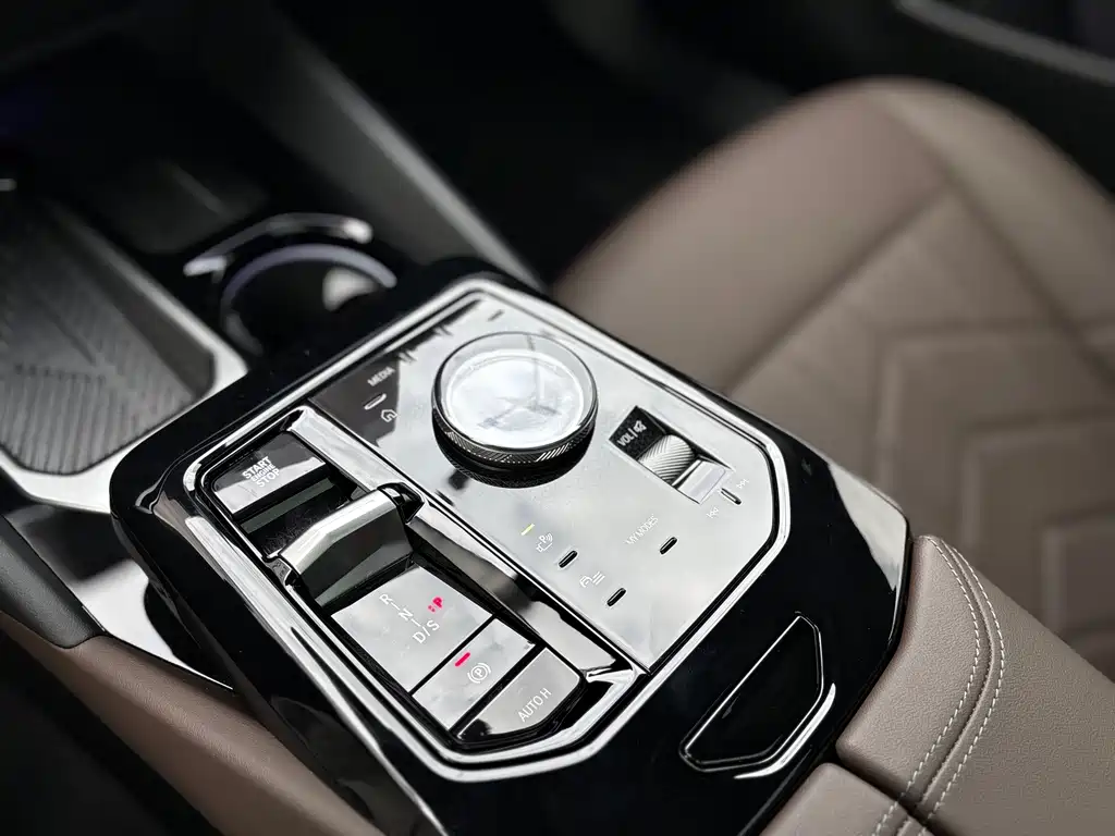 BMW 5 Series — миниатюра 18
