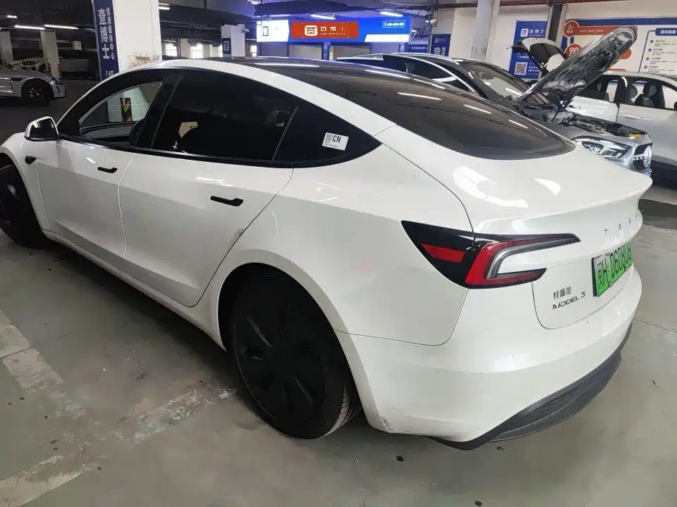Tesla Model 3 — миниатюра 11