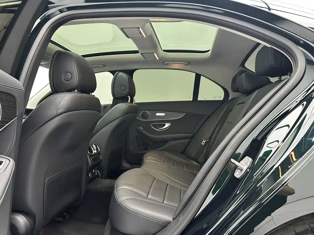Mercedes-Benz C-Class — миниатюра 6