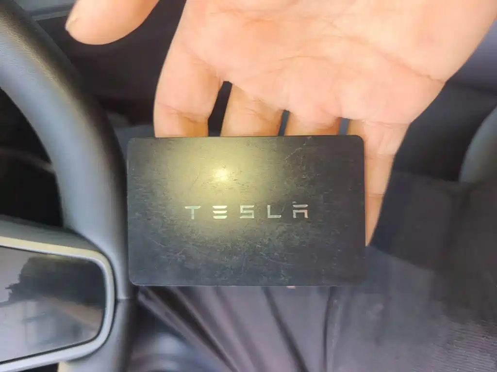 Tesla Model Y — миниатюра 9