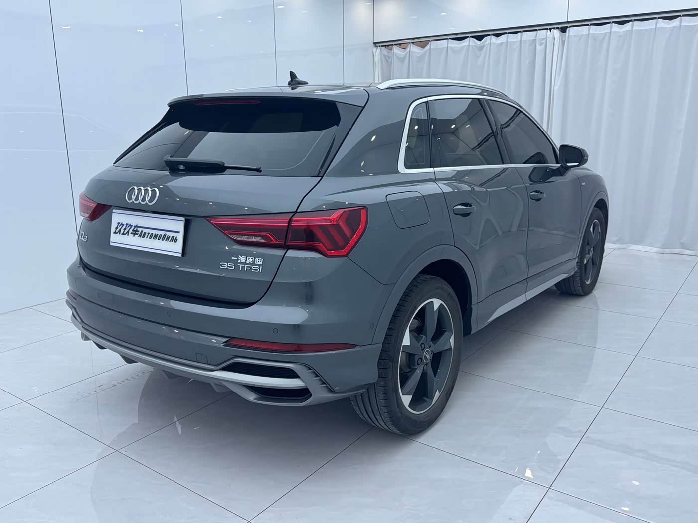 Audi Q3 1.4 л 2022 г. Серебристо-серый, пробег 25000 км