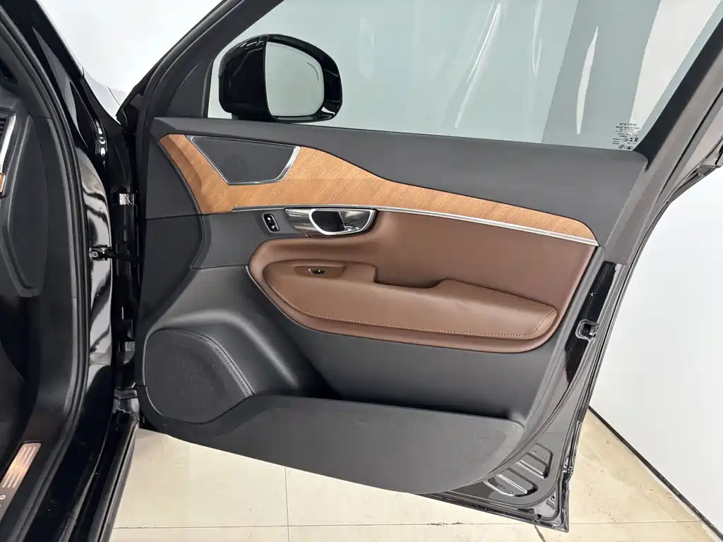 Volvo XC90 — миниатюра 25