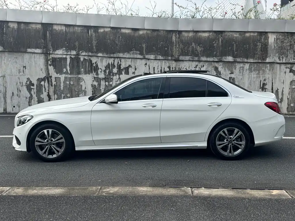 Mercedes-Benz C-Class — миниатюра 4