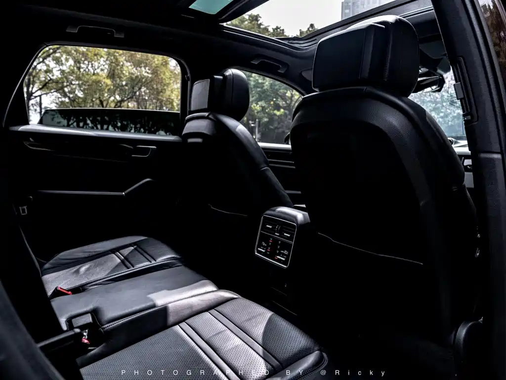Porsche Cayenne — миниатюра 8