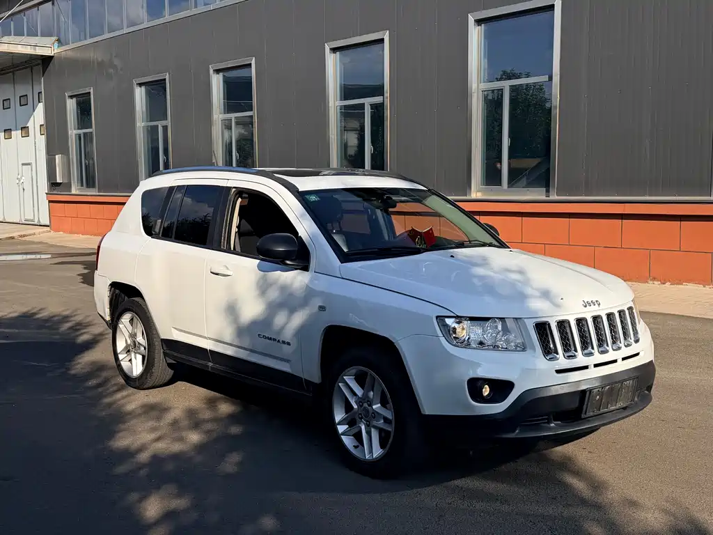 Jeep Compass (Import) — миниатюра 4