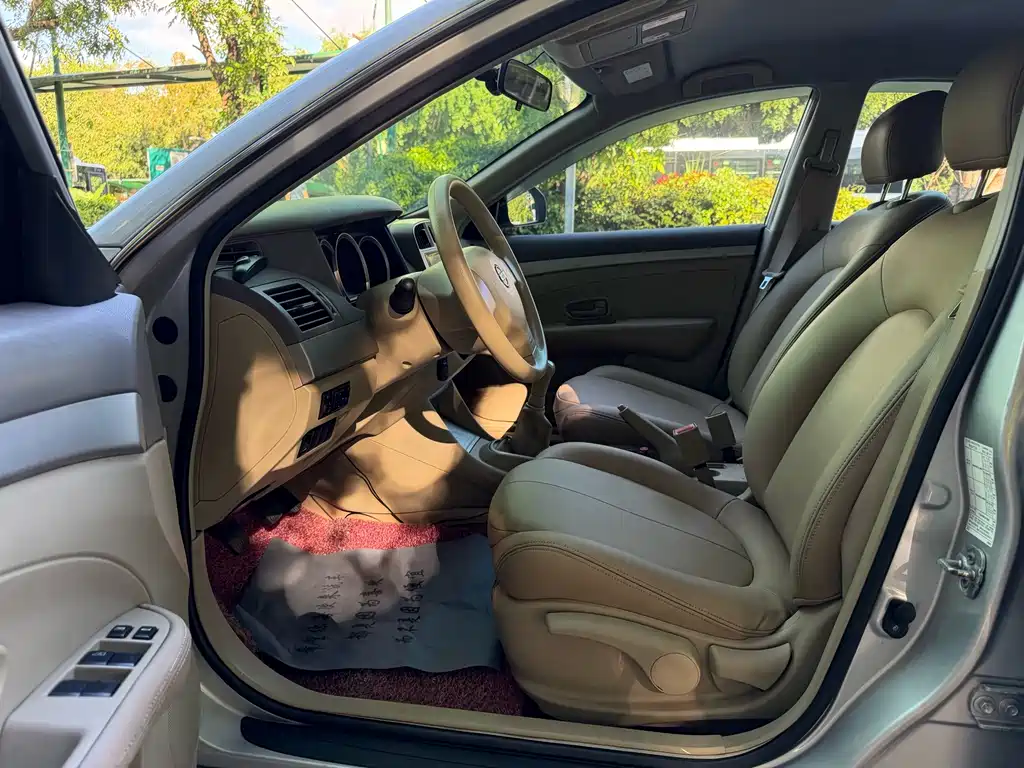 Nissan Sylphy 2012 1.6XE MT Comfort