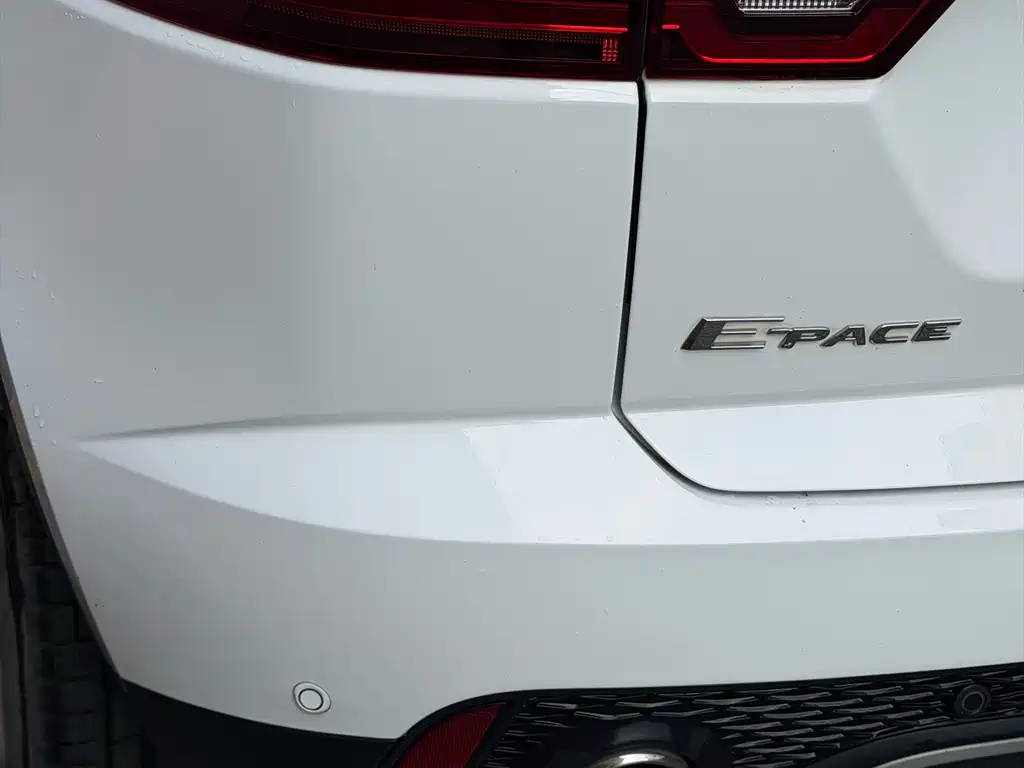 Jaguar E-PACE — миниатюра 22