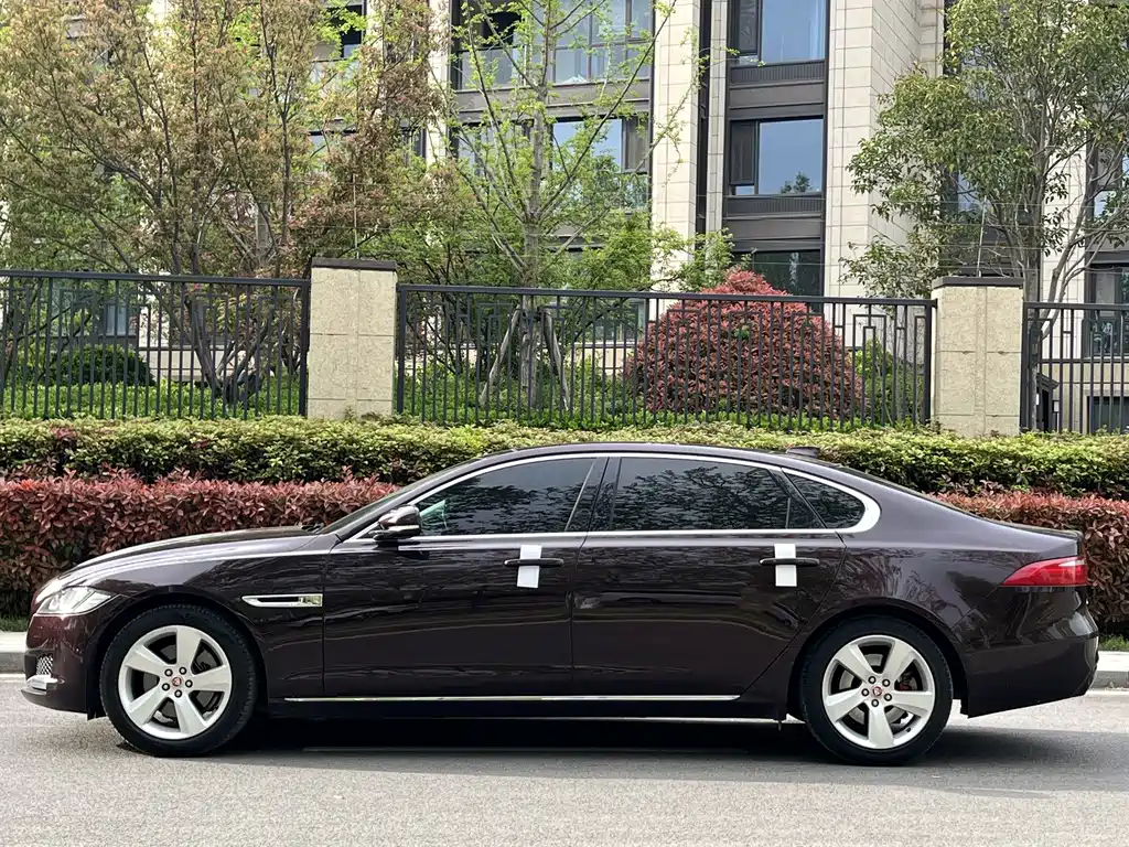 Jaguar XFL — миниатюра 9