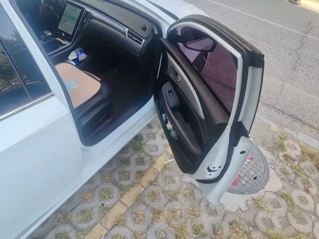 Roewe i6 MAX New Energy — миниатюра 20